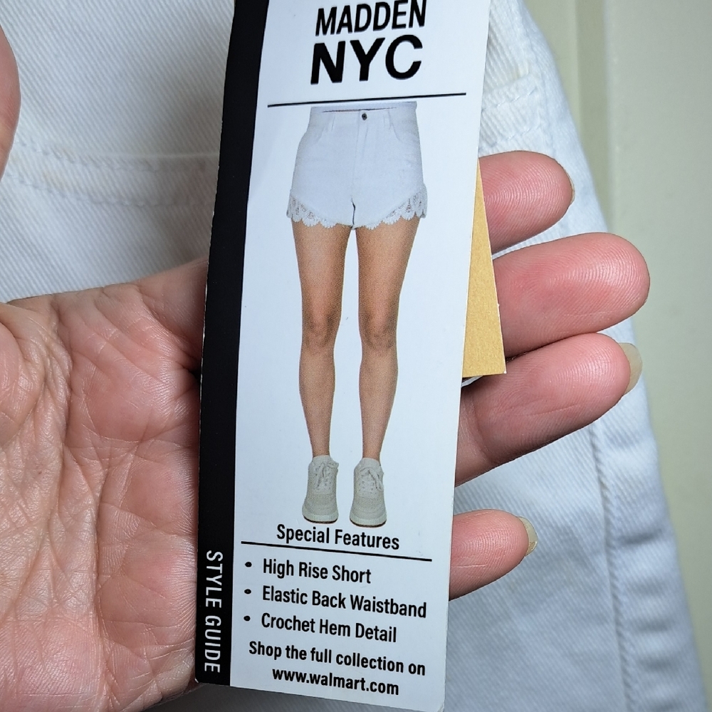 NWT MADDEN NYC DESTRESSED Elegant White Lace Trim Jean Shorts - Picture 2 of 8